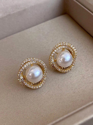 DIVISSHA White Pearl Gold Plated Stud Earring For Women & Girls Cubic Zirconia Metal Stud Earring