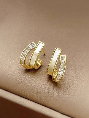 YELLOW CHIMES Earrings for Women and Girls Studs for Girls Crystal Alloy Stud Earring