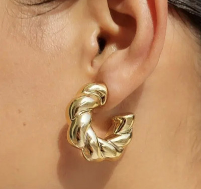 ANSHIKA ENTERPRISES Chunky Gold Ear Cuff Earrings for One Pack
1 Plastic Stud Earring, Hoop Earring, Chandbali Earring, Cuff Earring