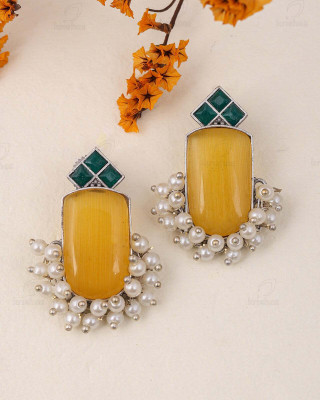 VihaanTrendz Artificial stone & Pearls at the bottom Brass Stud Earring