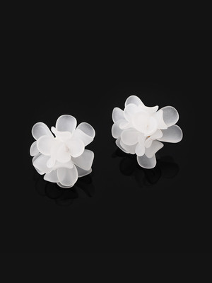 FIMBUL Korean Stylish Trendy Resin Flower Stud Earring For Women And Girls Plastic Stud Earring