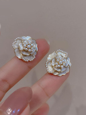 Devisha Trinkets Summer Flower white Earrings for Teen Girls Cubic Zirconia Alloy Stud Earring