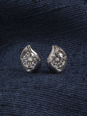 CLARA Made with Swiss Zirconia Surdy Solitaire Gift Cubic Zirconia Sterling Silver Stud Earring