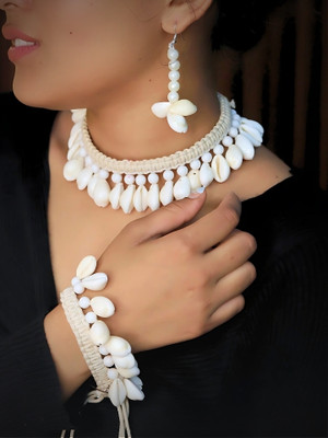 QRIXLOOM Shell White Jewellery Set(Pack of 1)