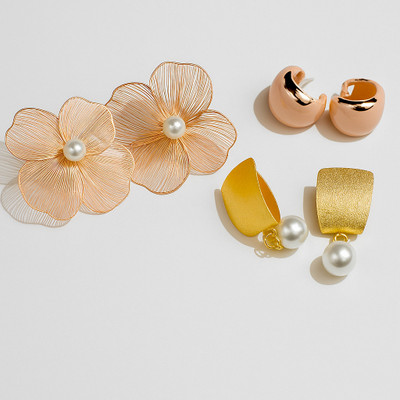 Tiso Trendy Pearl Flower & Geometric Stud Earrings Combo Set Alloy, Brass Cuff Earring, Earring Set, Huggie Earring, Rhinestone Studs, Stud Earring