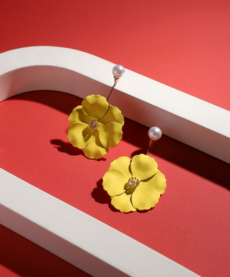 SOHI Women's Floral Hues Stud Earrings - Lemon Yellow Alloy Stud Earring