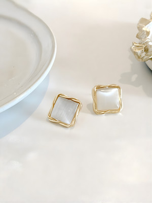 AuvriaZ High-Grade Geometric Pattern Resin stylish korean earrings for women and girls Alloy Stud Earring
