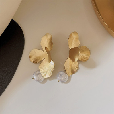 Miami Earrings for women korean earing girl Moti Ear Ring stylish Western studs design Pearl Alloy, Metal, Stone Earring Set, Drops & Danglers