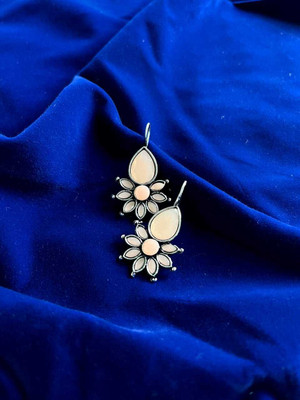 Hengarr Flower_Kundan_Beige-5 Cubic Zirconia Alloy Earring Set
