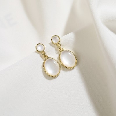 MYKI MYKI Royal Look Off-White Dangle Earring For Women & Girls Alloy Clip-on Earring