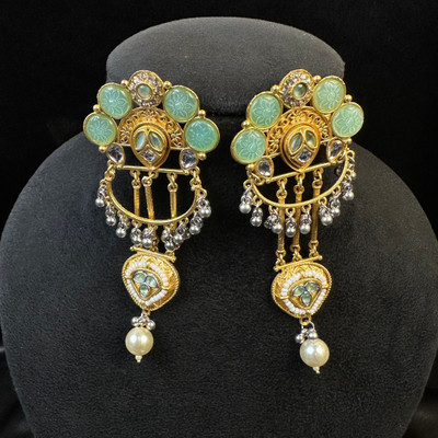 Banarashe Kashmiri Ghungru Alloy Jhumki Earring