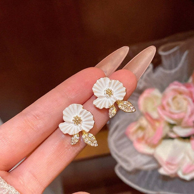 Dsfashiontrend White Enamel Floral Stud Earrings for Girls and Women Alloy Earring Set