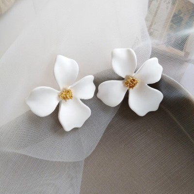 Aylana White Flower Korean Stud Earrimgs Alloy Tassel Earring