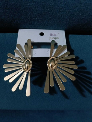 DiegoEnterprise Golden New Design Earnings For Women And Girls Alloy Earring Set