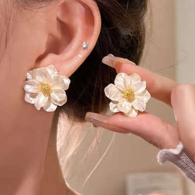 Jassa Elegant White Floral Stud Earrings for Women | Pearl Finish Flower Earrings Alloy, Acrylic Stud Earring