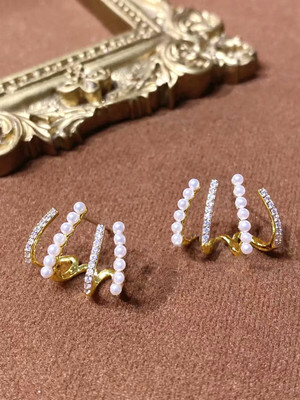 VAGHBHATT Claw Earring for Women, Pearl Zircon Huggie Hoop Ear Cuffs Piercing Earrings Stainless Steel Stud Earring