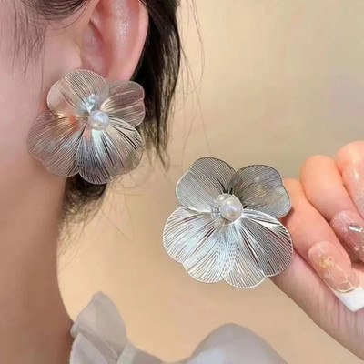 Tiso SILVER METALLIC FLOWER KOREAN STYLE EARRINGS Alloy Earring Set