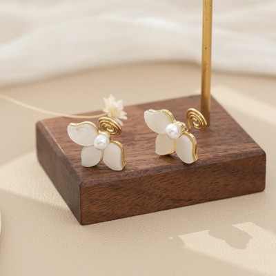 MYKI MYKI Royal Look Off-White Flower Stud Earring For Women & Girls Alloy Clip-on Earring