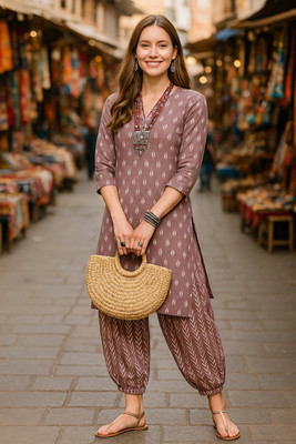 Priyashi Women Kurti Pant Set