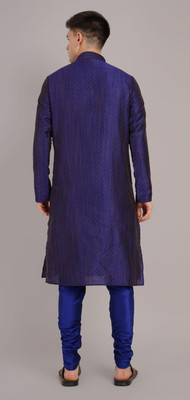 Over Crowd Men Kurta Pyjama Set