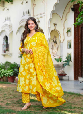 Klozia Fashion Women Kurti Pant Dupatta Set