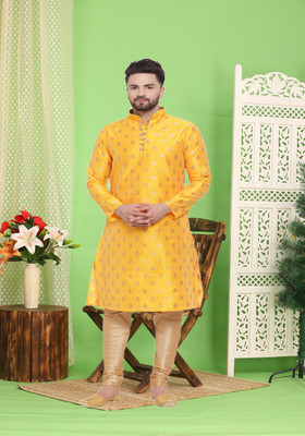 Larwa Men Kurta Pyjama Set