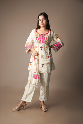 Sarasvini Women Ethnic Top Pant Set