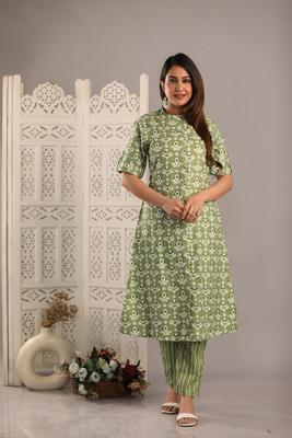 Angvarnika Women Kurta Pant Set