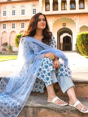 SHREE HARIJI TEXTILE Women Kurti Pant Attached Dupatta Set