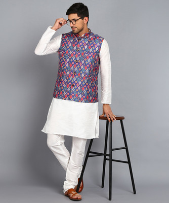 karnam Men Kurta Pyjama Set