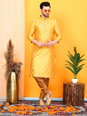 Larwa Men Kurta Churidar Set