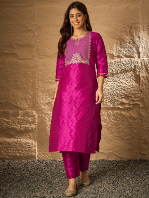 Alvika Women Kurti Pant Set