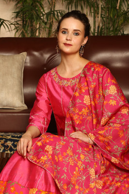 W Women Kurta Pant Dupatta Set