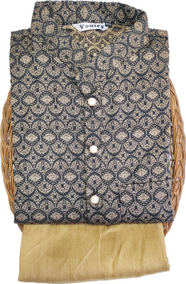 Aryah More Men Kurta Pyjama Set