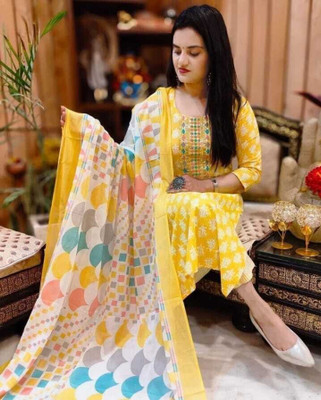 VADUKA Women Kurti Pant Dupatta Set