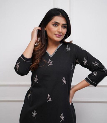 BHAMIT ENTERPRISES Women Kurta Pant Set