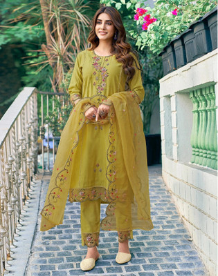 Skylee Women Kurta Pant Dupatta Set