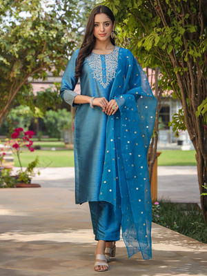 AHIKA Women Kurta Pant Dupatta Set