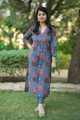 Omvrita Women Kurta Palazzo Set
