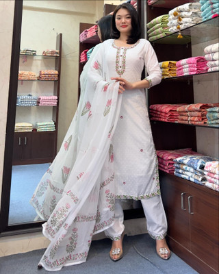 jnnat fashion Embellished Kurta, Trouser/Pant & Dupatta Set