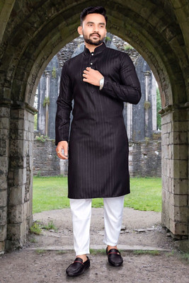 HouseOfCommon Men Self Design Straight Kurta(Black)