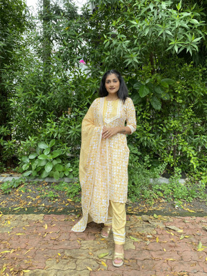 varani exim Women Kurta Pant Dupatta Set