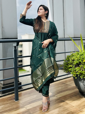 VredeVogel Women Kurta Pant Dupatta Set