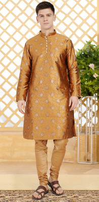 Over Crowd Men Kurta Pyjama Set