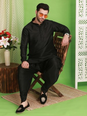 Larwa Men Kurta Salwar Set