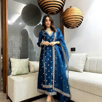 PILUDI Women Kurti Pant Dupatta Set