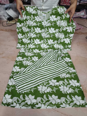 SS Fashion Women Floral Print Straight Kurta(Green)