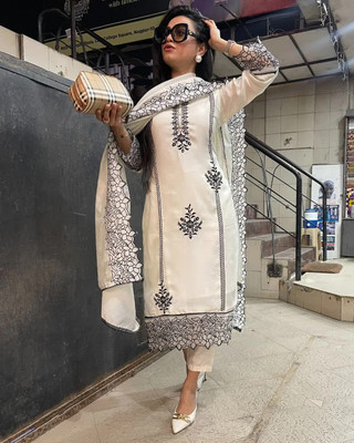 Gosriki Women Kurta Pant Dupatta Set