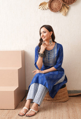 METAFAB Women Embroidered Straight Kurta(Blue)