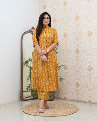 aaravi Women Kurti Pant Set
